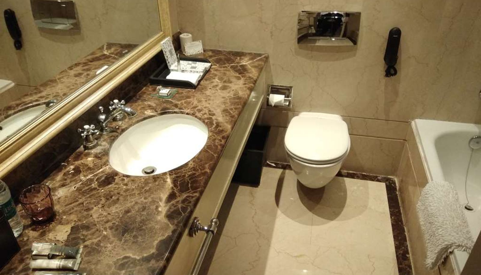 Zimmer - The Claridges New Delhi