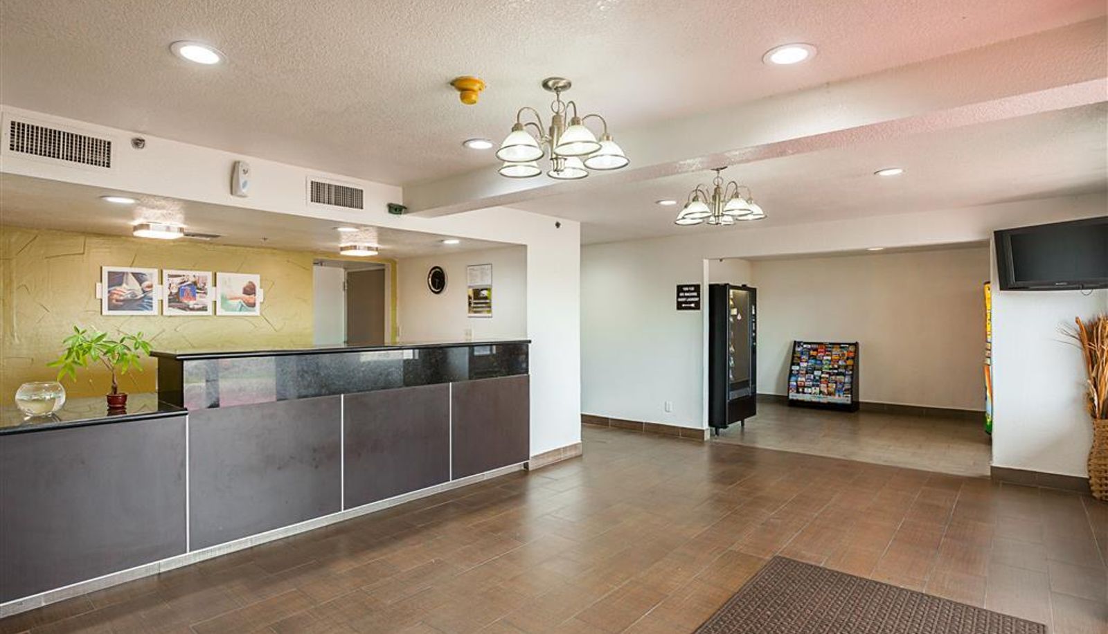 Salón - STUDIO 6 FORT WORTH