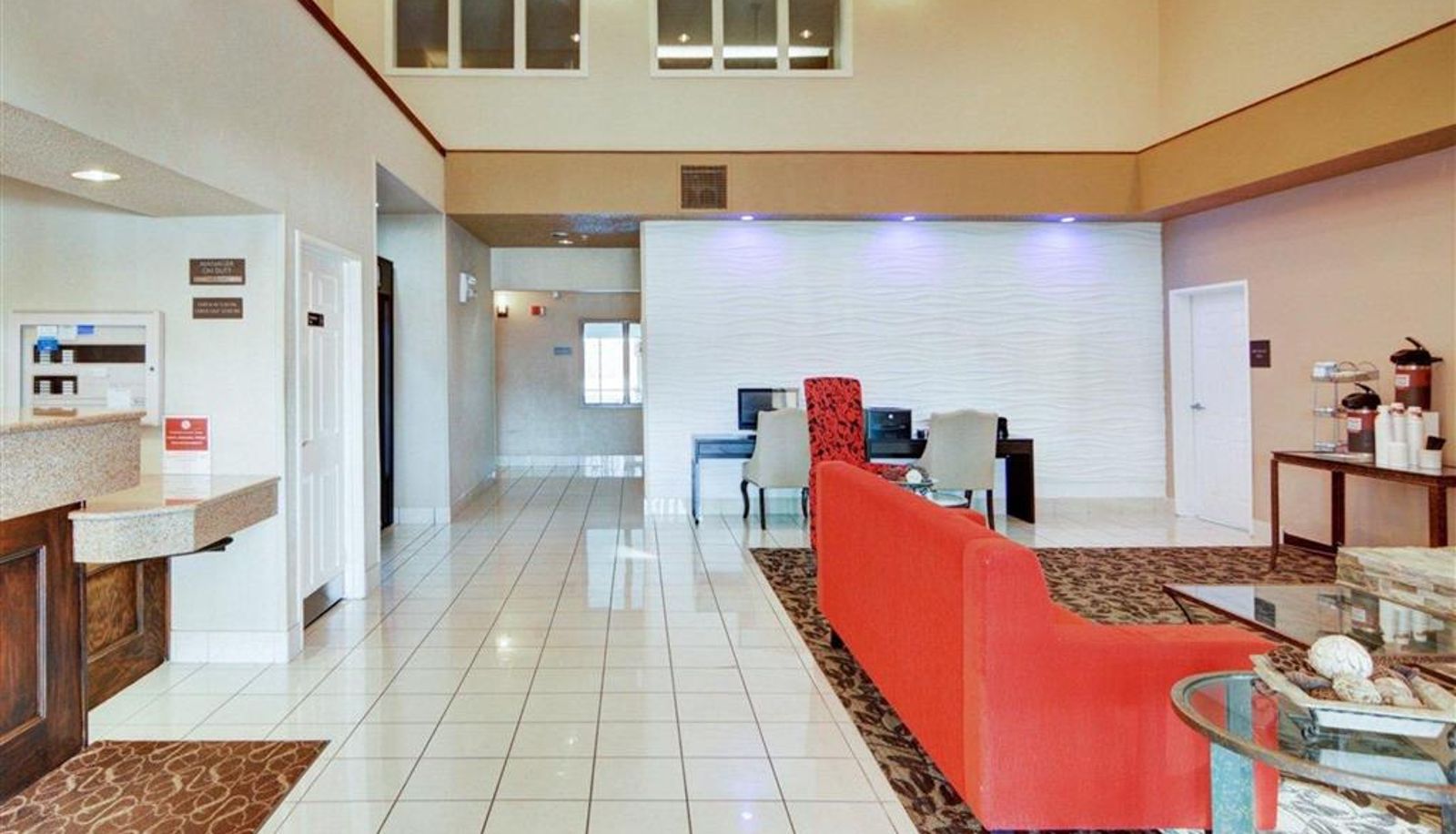 Hall - Comfort Suites Longview North