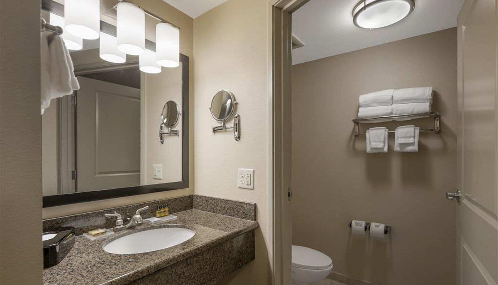 Camera - Best Western Plus Chena River Lodge