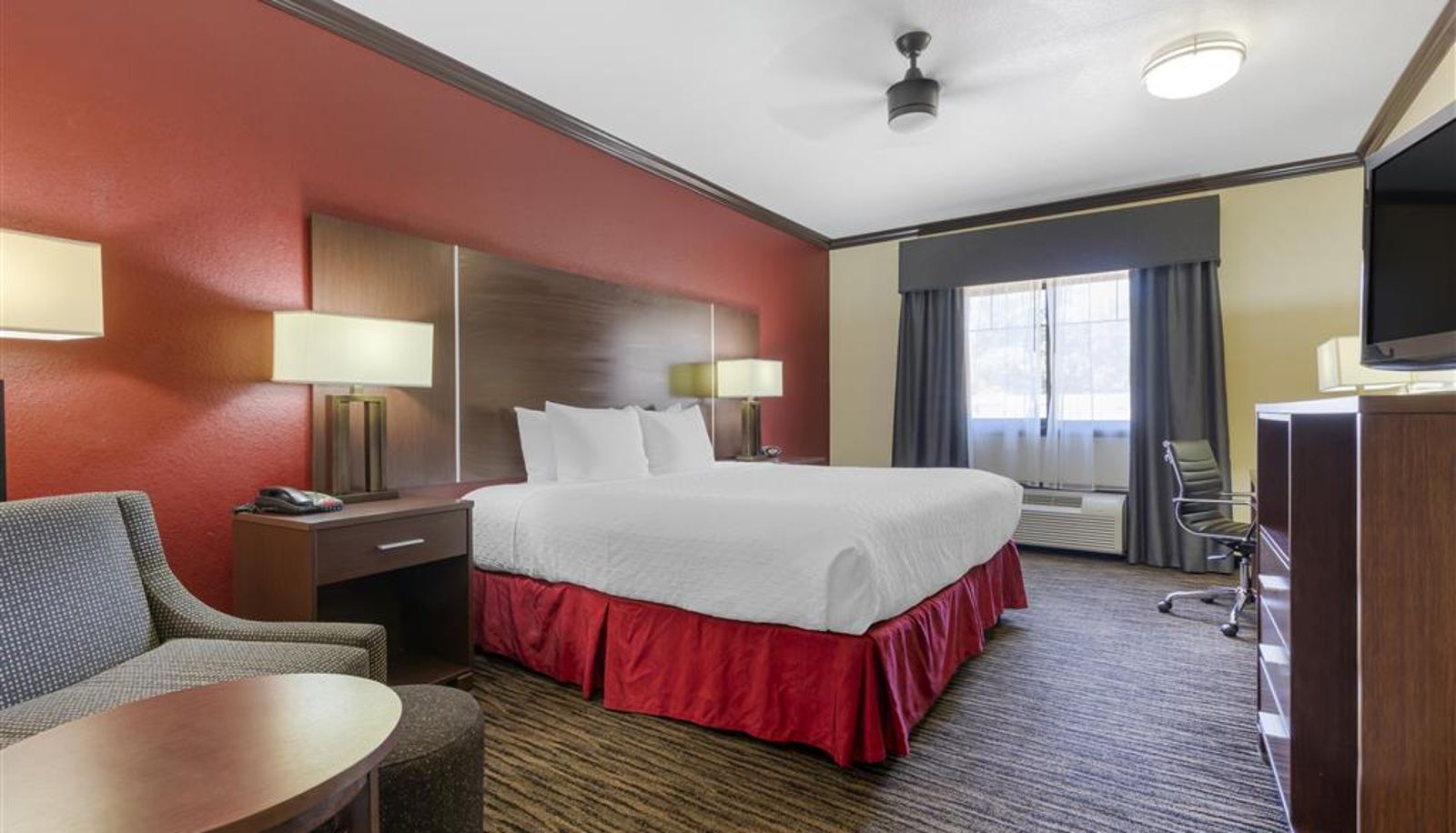 Camera - Best Western Plus Classic Inn & Suites