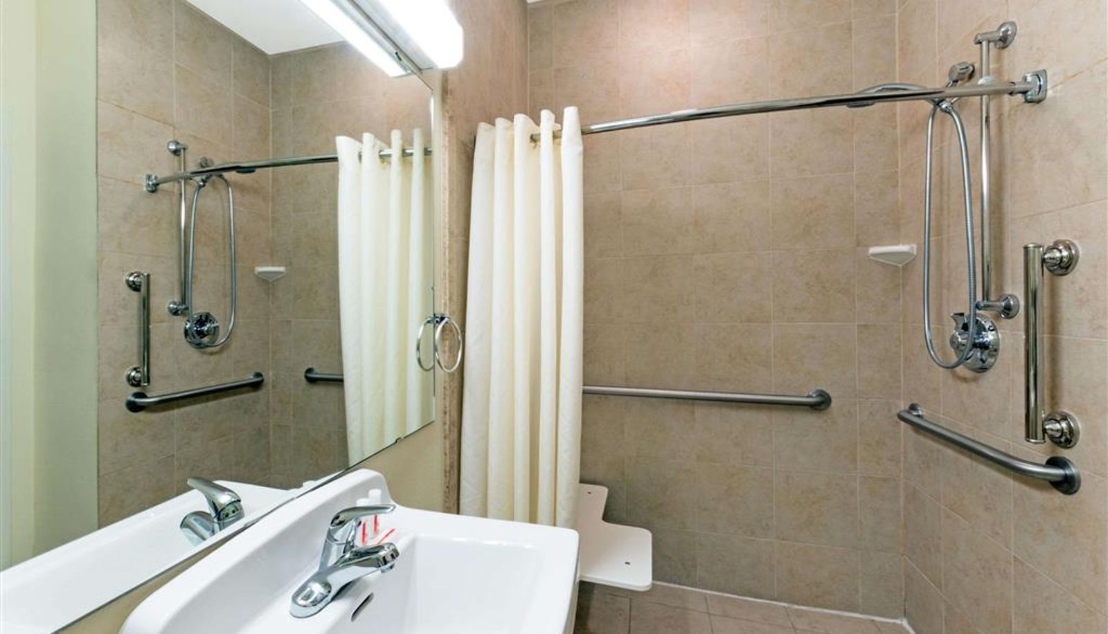 Camera - Microtel Inn & Suites by Wyndham Eagle Pass
