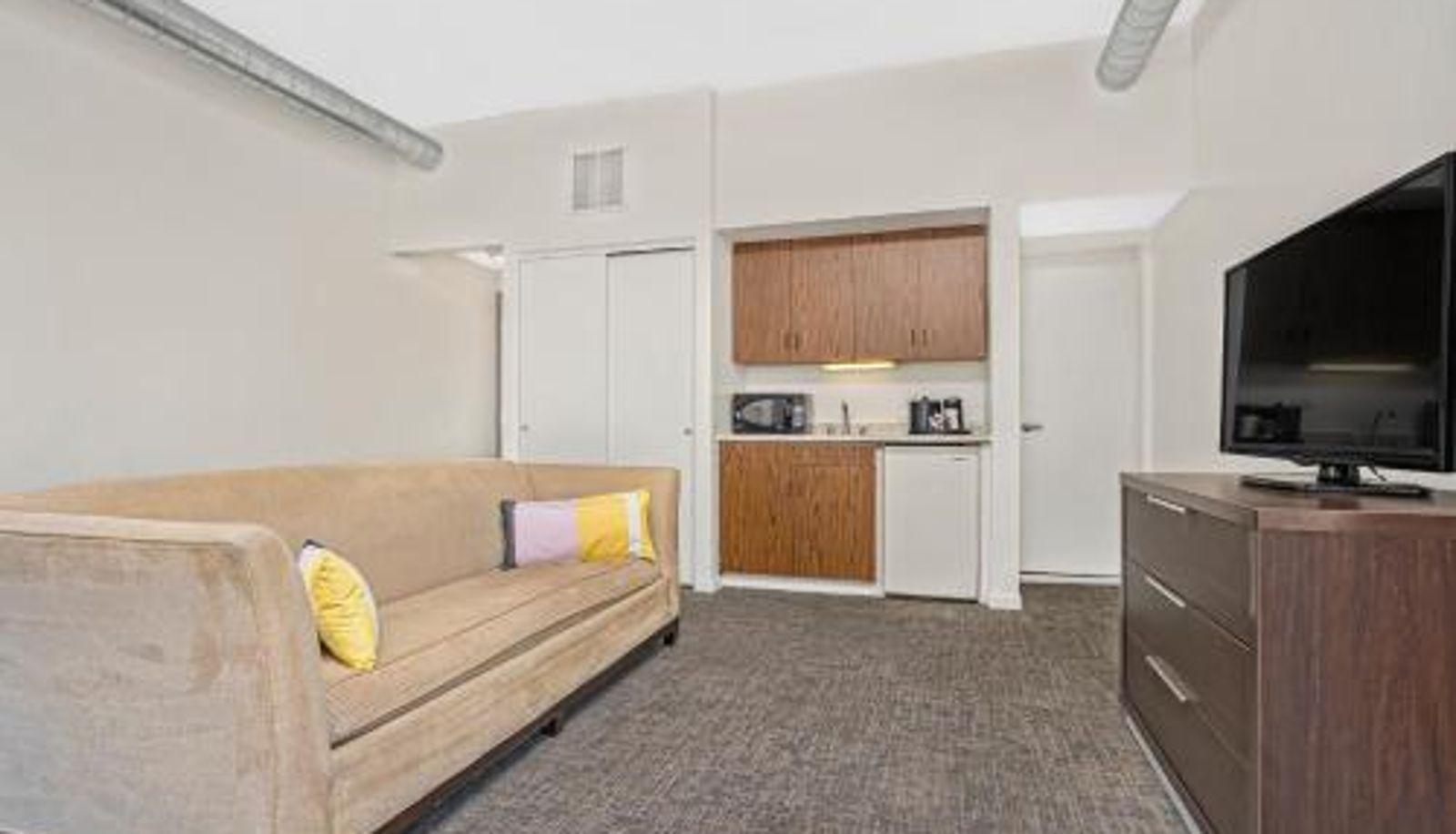 Family room - Ohio House Motel