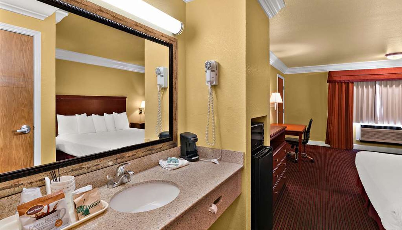 Room - Best Western Willits Inn