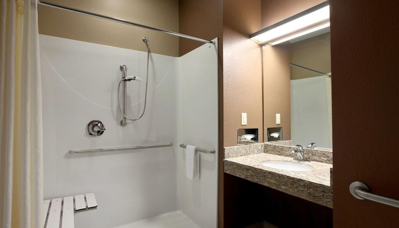 Room - Microtel Inn & Suites by Wyndham St Clairsville/Wheeling