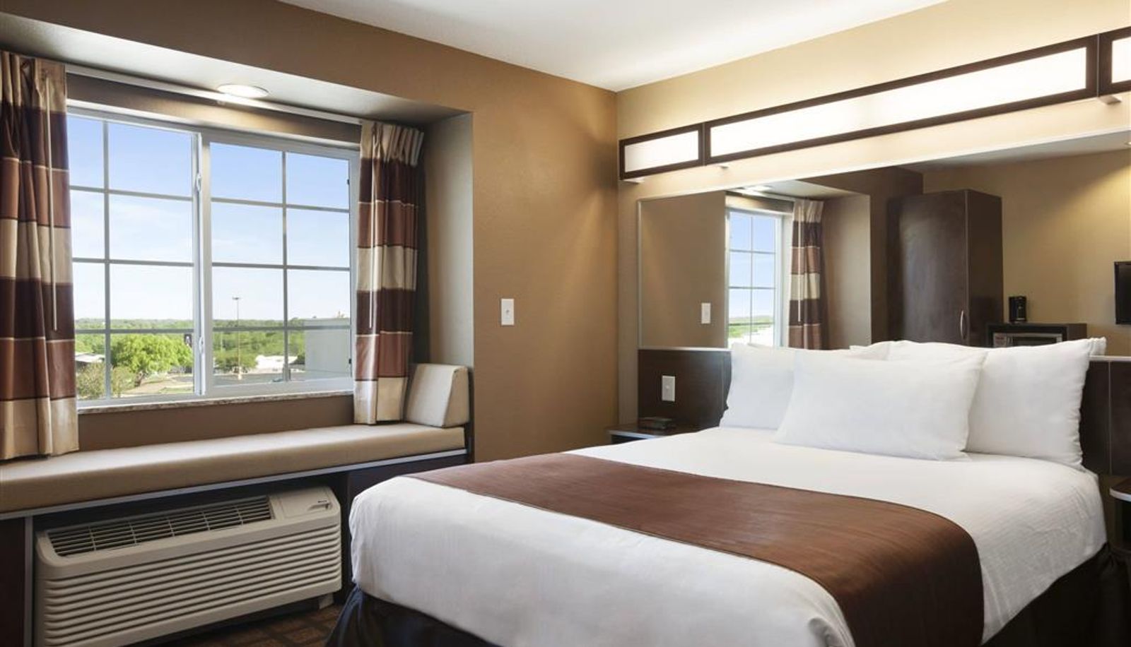 Room - Microtel Inn & Suites by Wyndham Pleasanton
