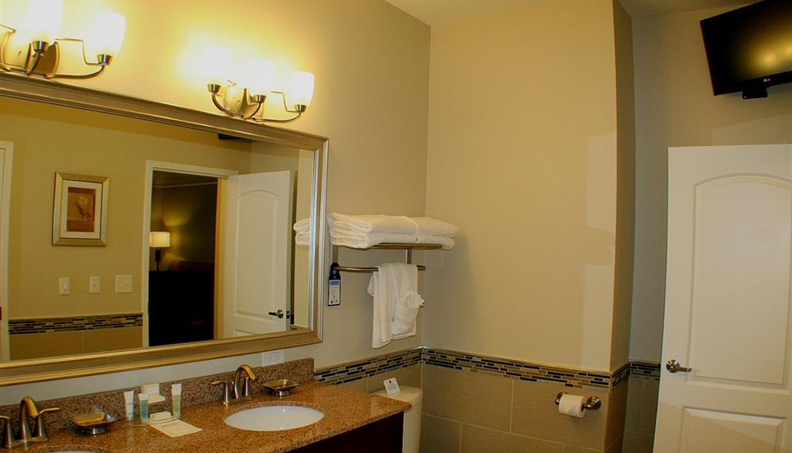 Camera - Best Western Plus Easton Inn & Suites