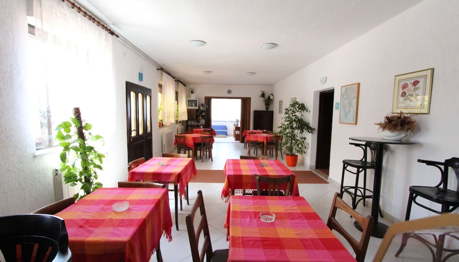 Hall - Apartmani Romano