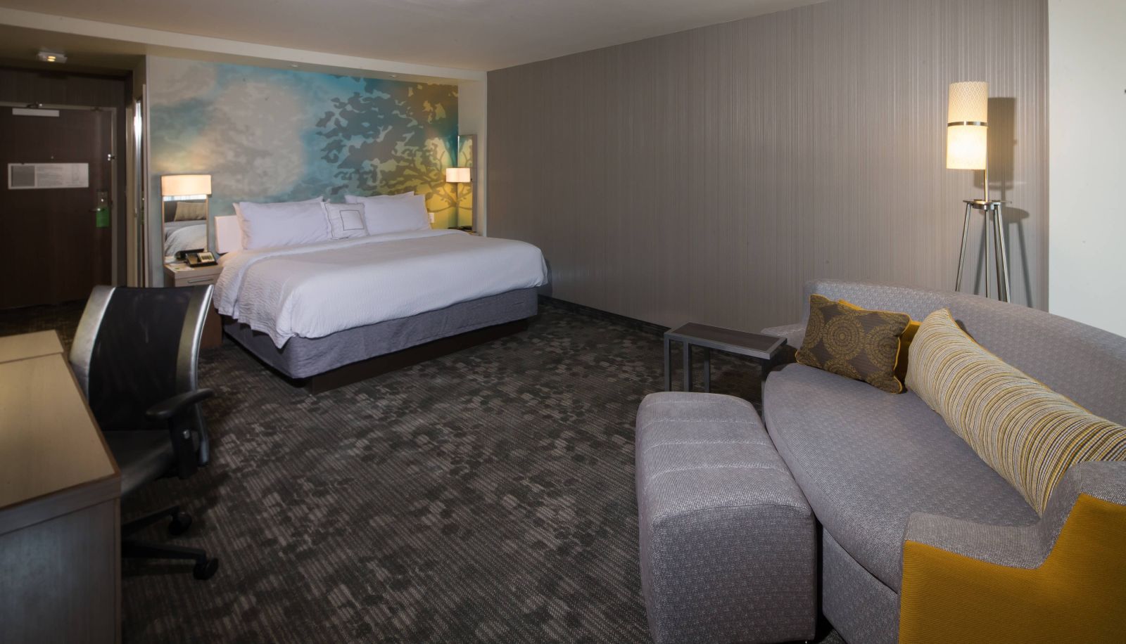 Zimmer - Courtyard by Marriott Battle Creek