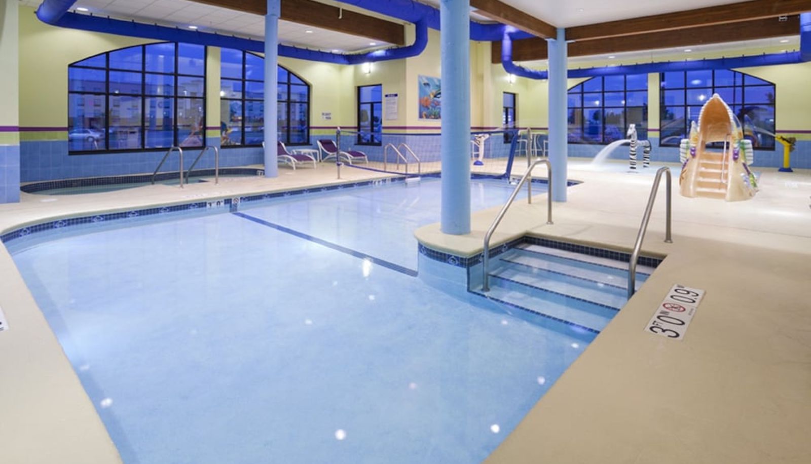 Pool - Holiday Inn Express & Suites ROGERS by IHG