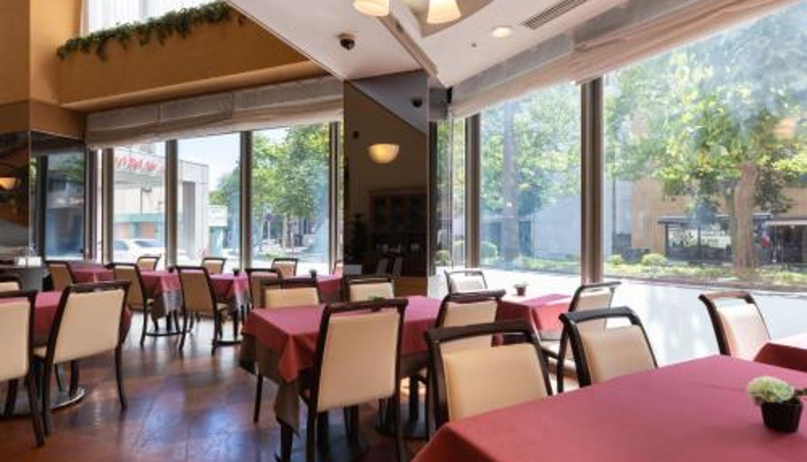 Breakfast room within the restaurant - Hotel Bel Air Sendai