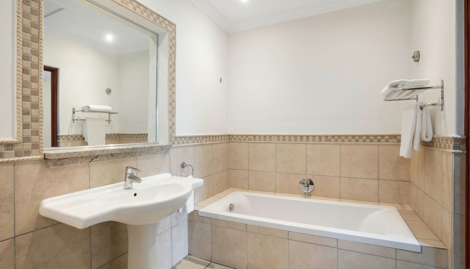 Camera - Protea Hotel by Marriott Polokwane Ranch Resort