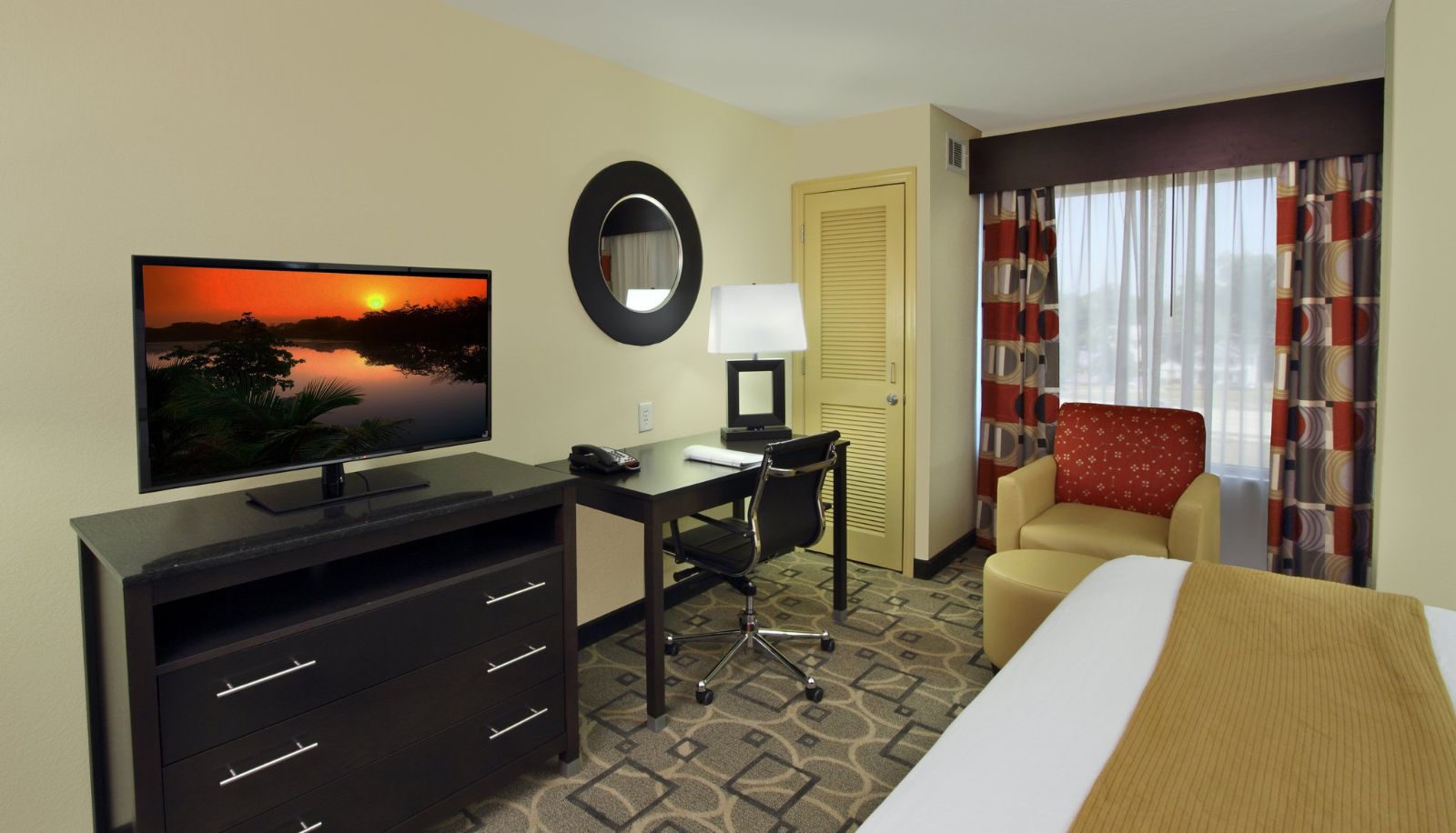 Room - Holiday Inn Express AUGUSTA DOWNTOWN by IHG
