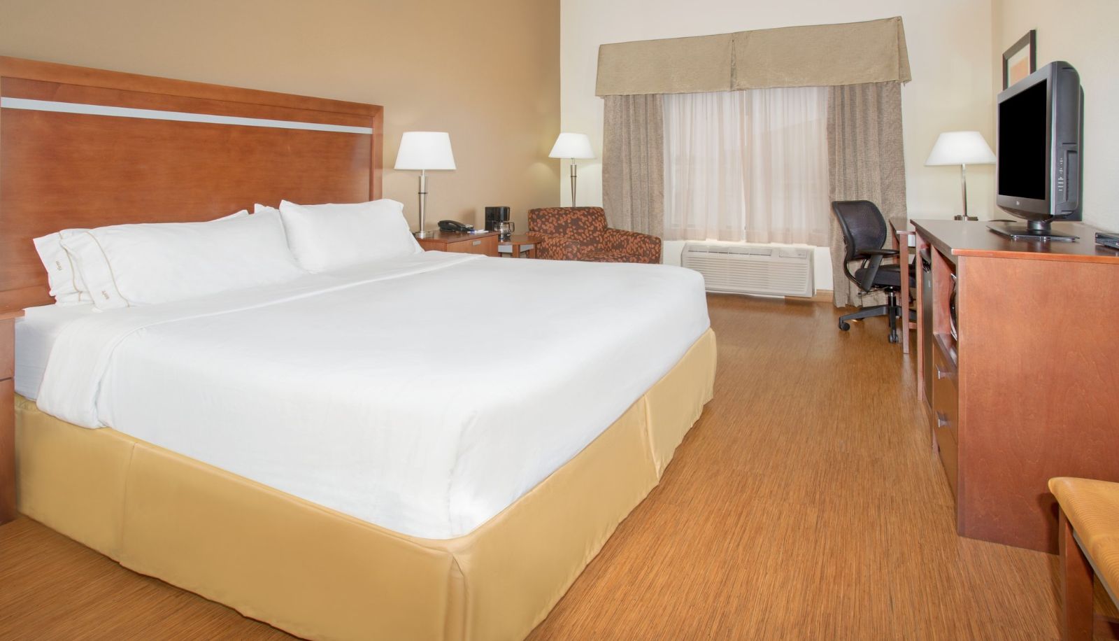 Room - Holiday Inn Express & Suites GLENDIVE by IHG