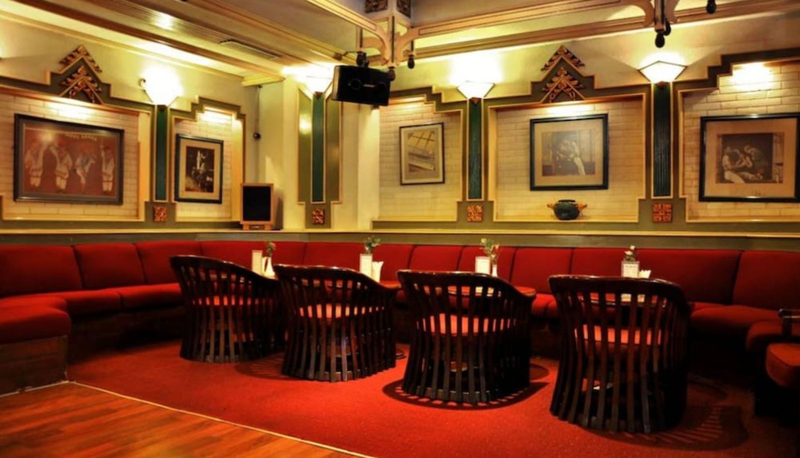 Restauracja - Kartika Chandra