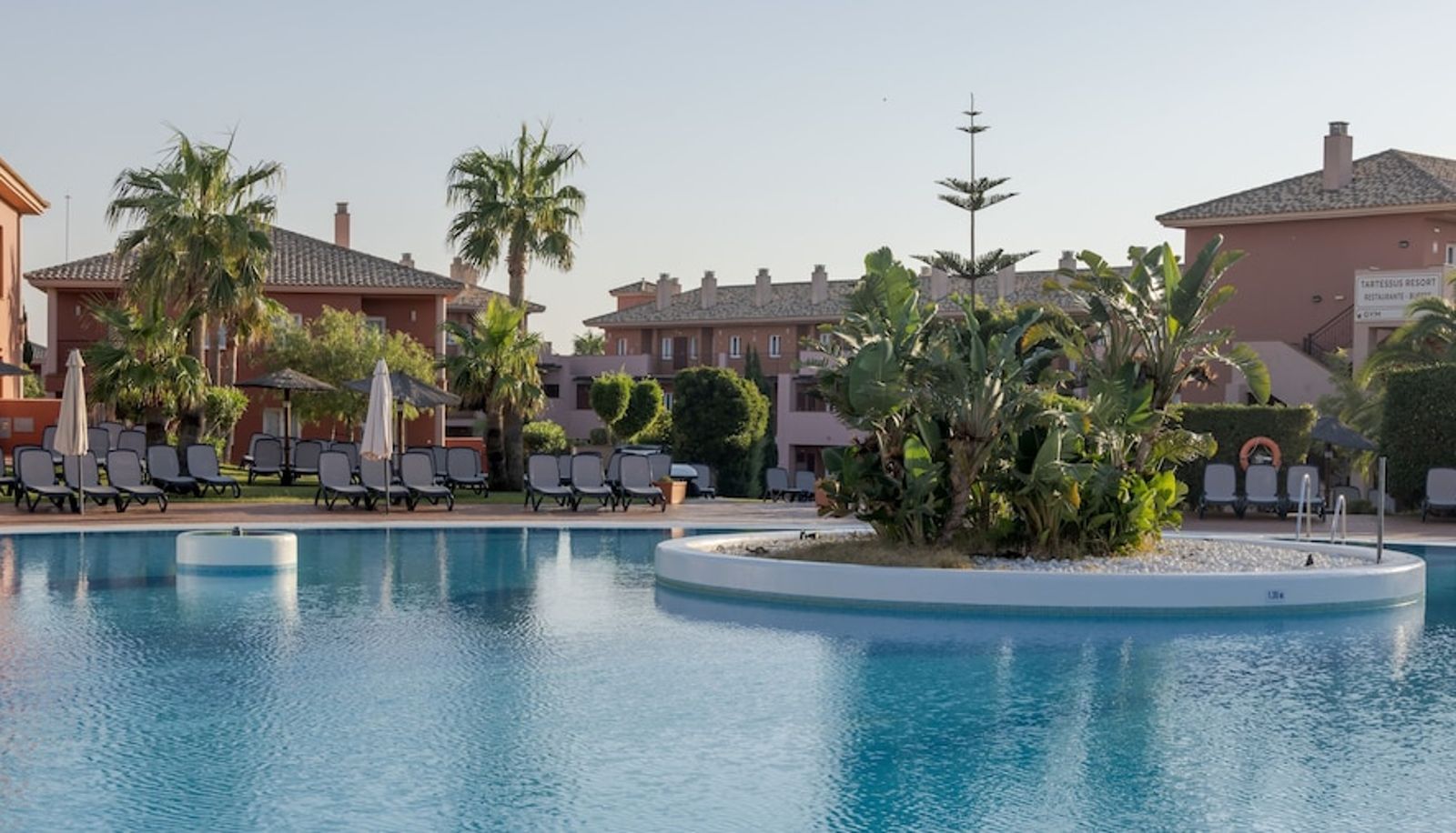 Piscina - Aparthotel ILUNION Sancti Petri