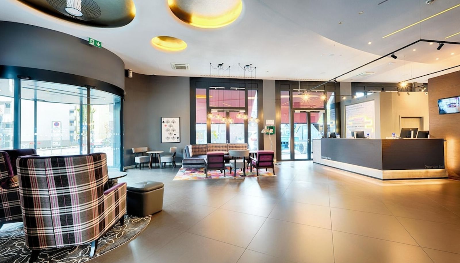 Rezeption - Premier Inn Heilbronn City Centre