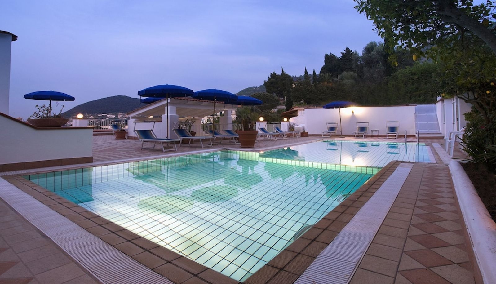 Zwembad - Hotel Villa D'Orta
