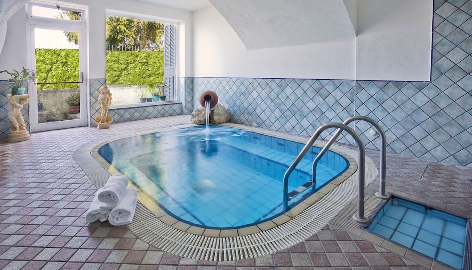 Zwembad - Hotel Villa D'Orta