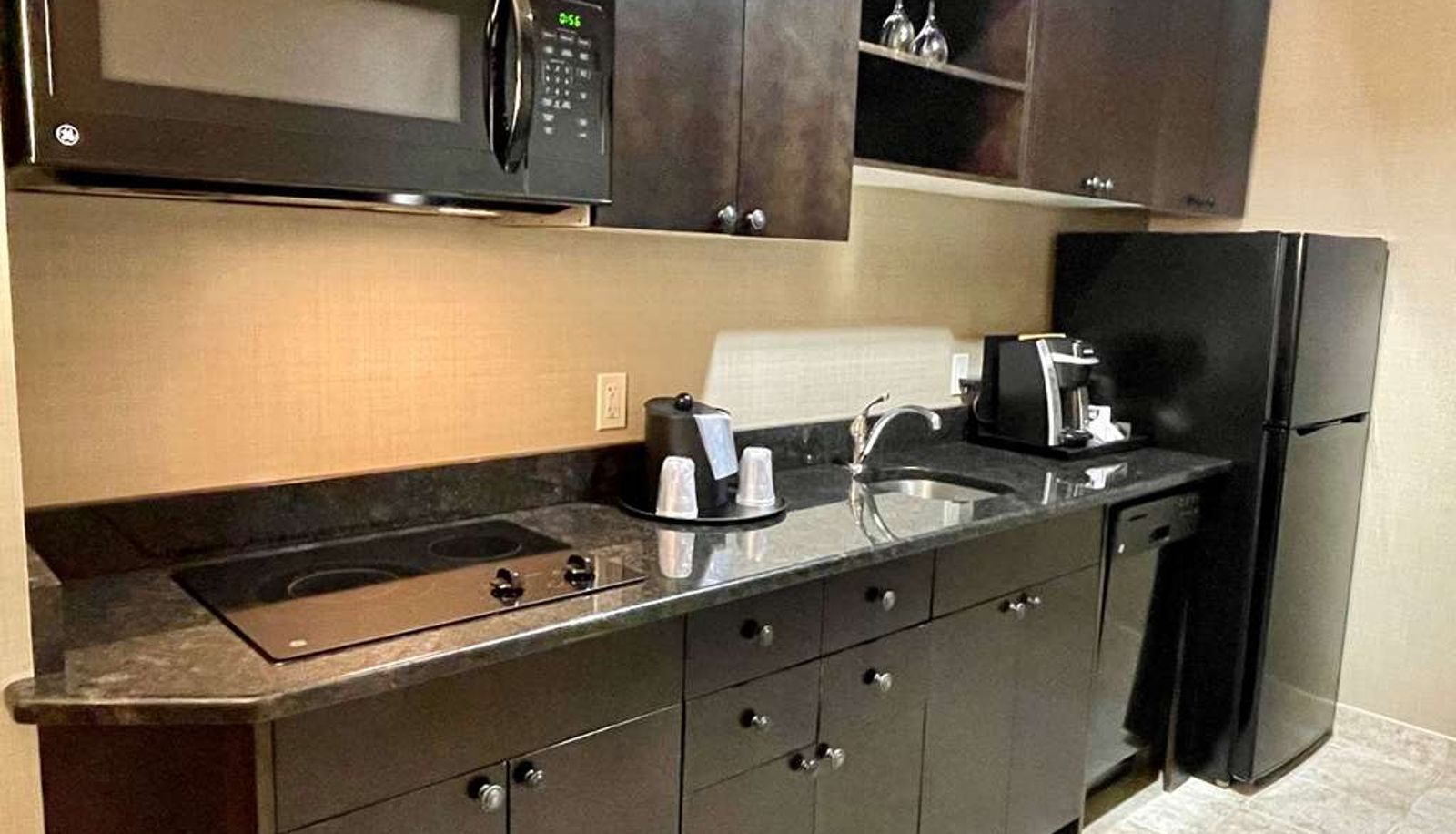 Room - Best Western Plus Okotoks Inn & Suites