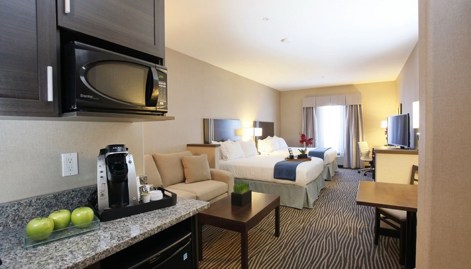 Room - Holiday Inn Express FORT ST JOHN by IHG