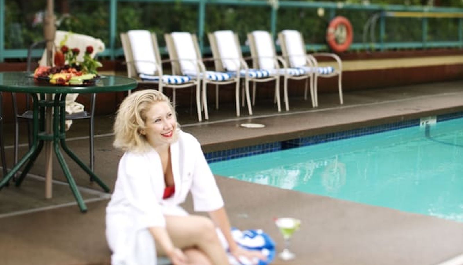 Pool - Metro Vancouver Executive Suites Hotel & Conference Centre