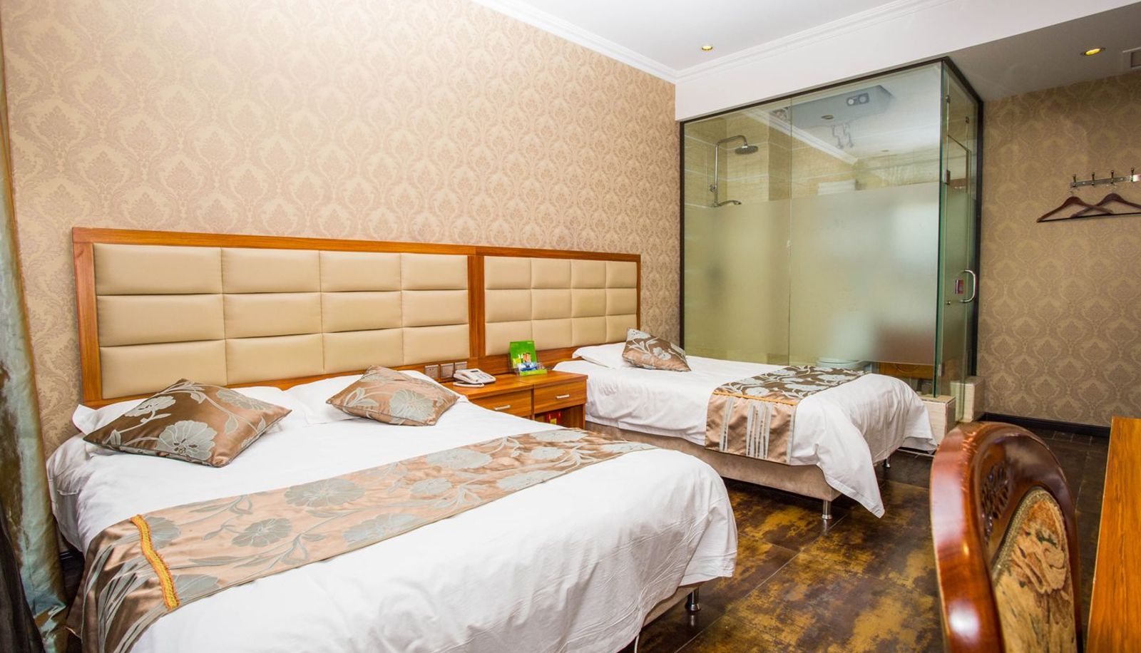 Room - Central Street Mansion Hotel (Sofia Church Store)