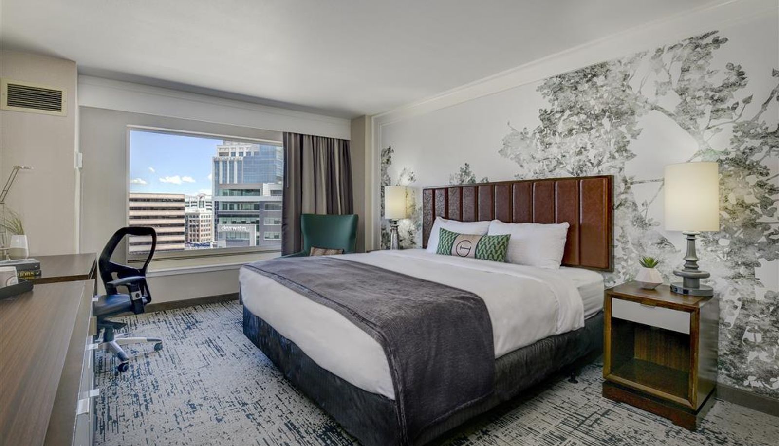 Zimmer - The Grove Hotel