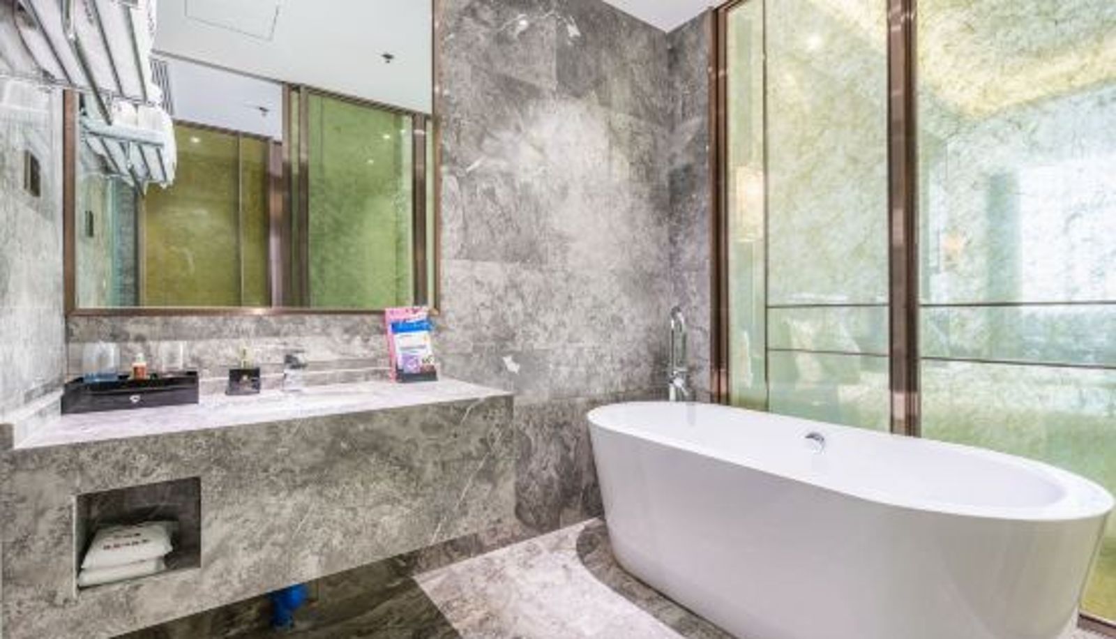 Room - Xiguan Metro Station) Asia Europe Hotel (Lan Da Er Yuan Branch
