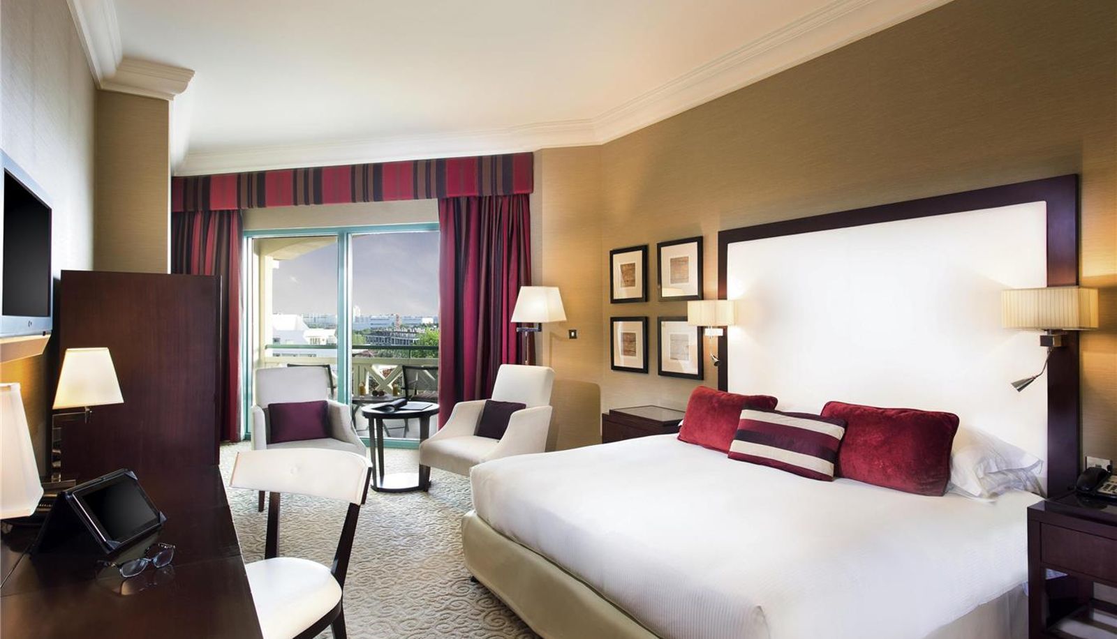 Zimmer - Mövenpick Grand Al Bustan Dubai