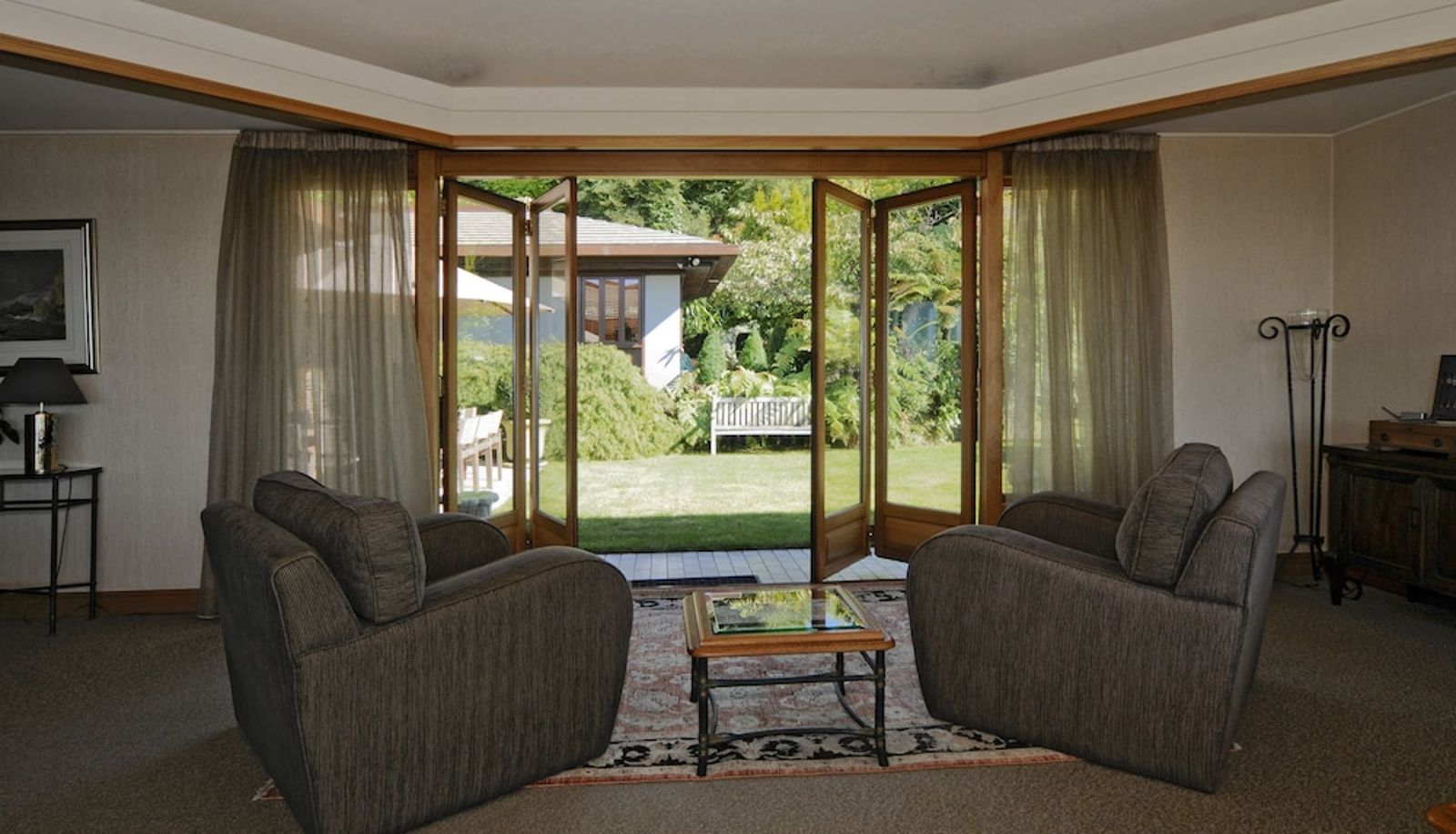 Info - Lake Taupo Lodge