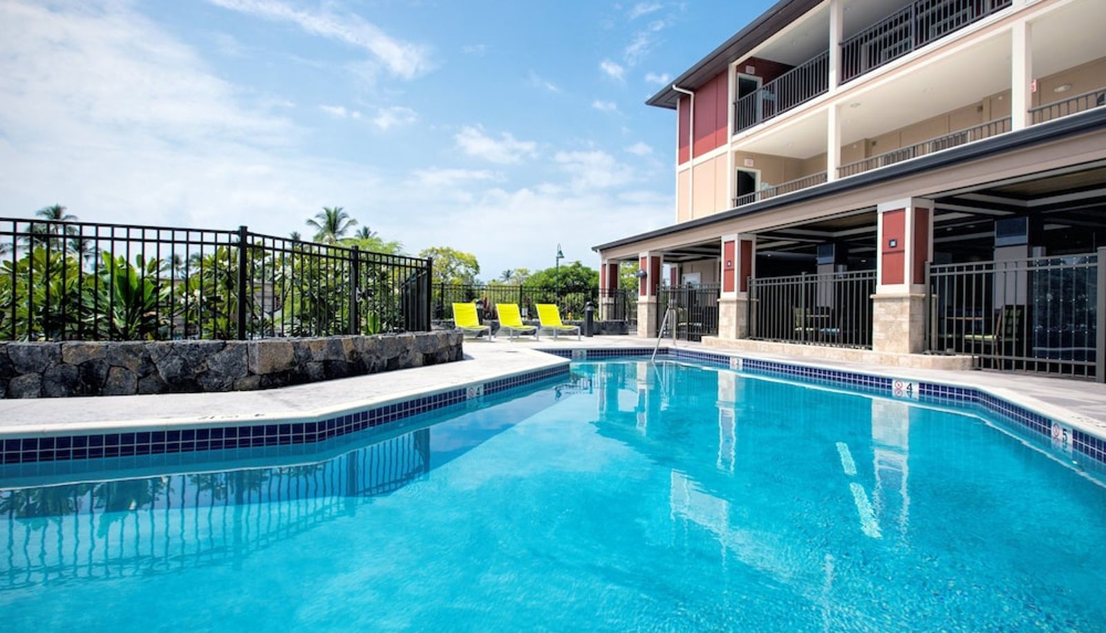 Pool - Holiday Inn Express & Suites KAILUA-KONA by IHG