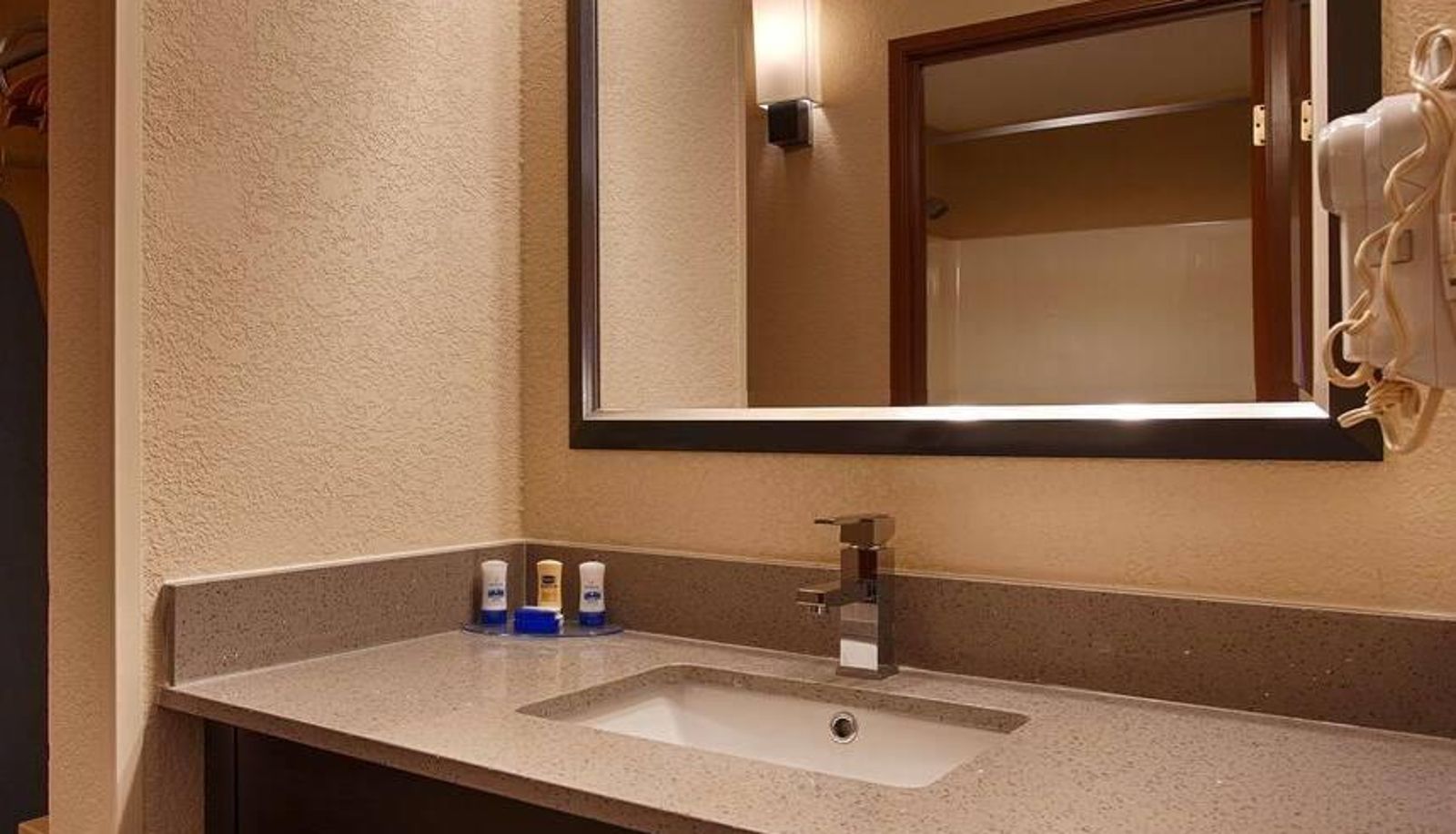Zimmer - Days Inn by Wyndham Indiana PA Near IUP