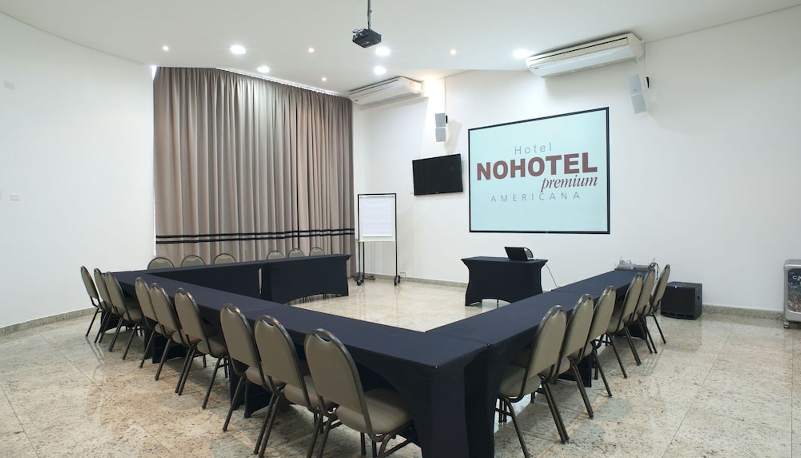 Meeting room - Hotel Nohotel Premium Americana
