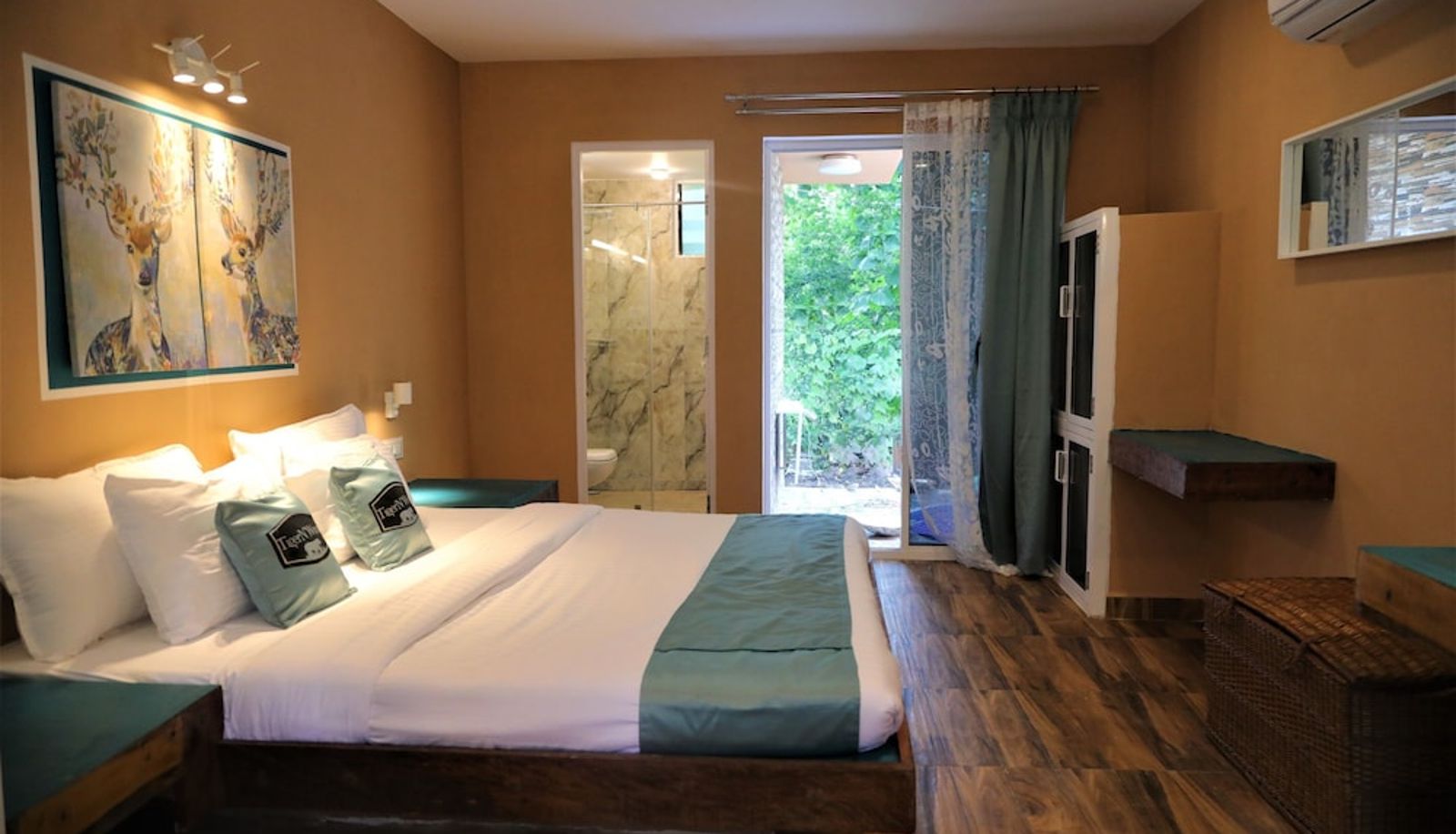 Info - Tiger N Woods Resort