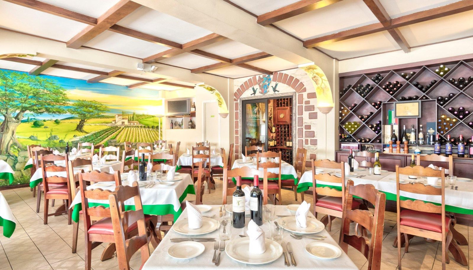 Restaurant - Hotel Suites Cristina