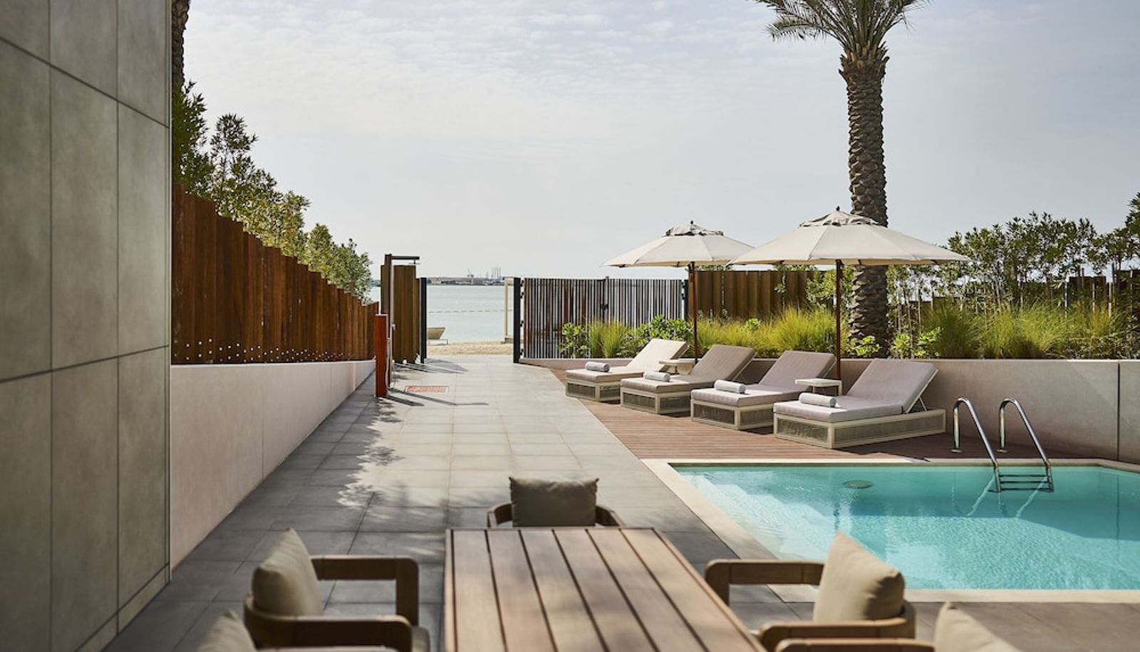 Piscina - ERTH Abu Dhabi Hotel