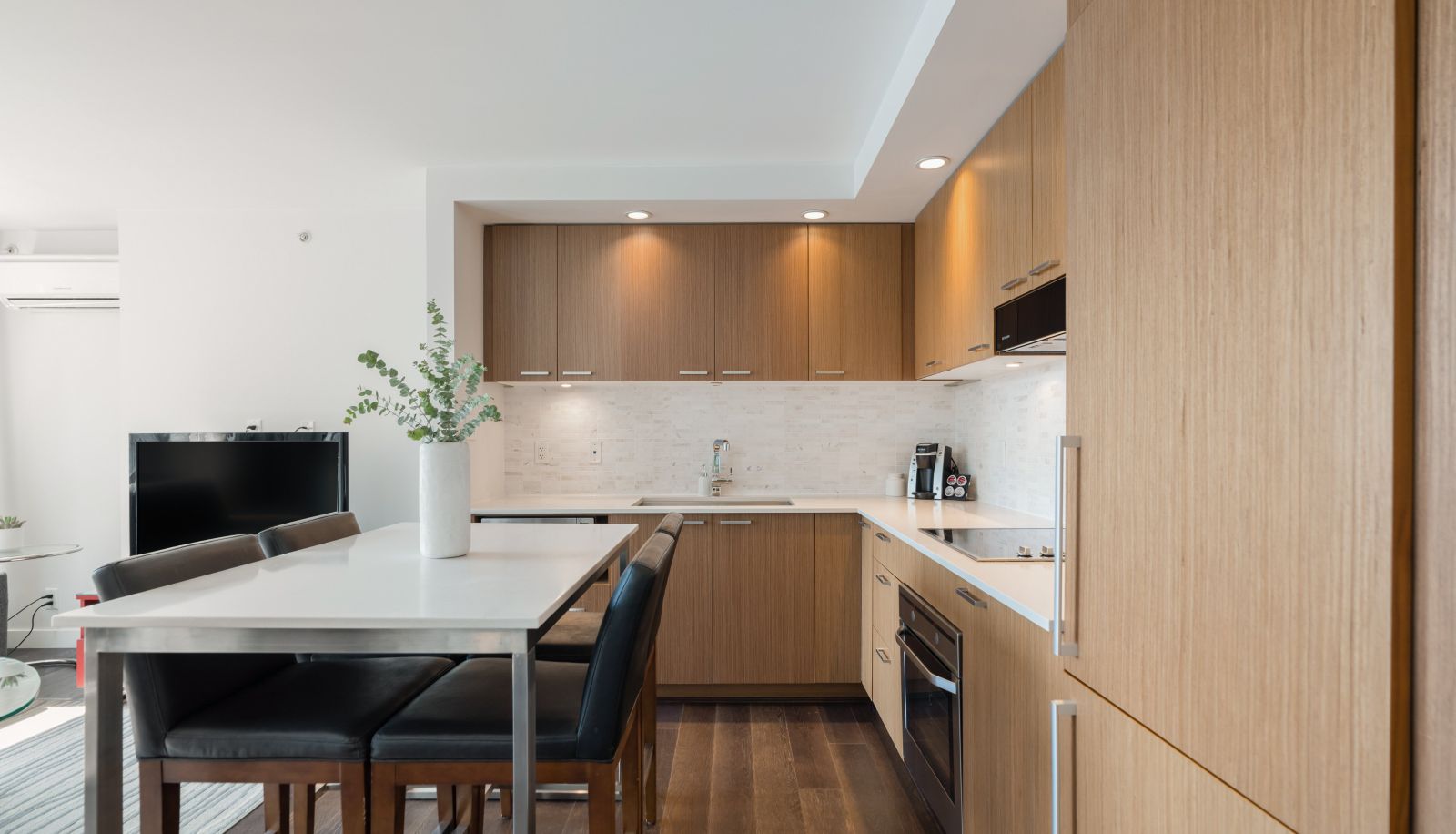 Kamer - Level Vancouver - Yaletown Seymour
