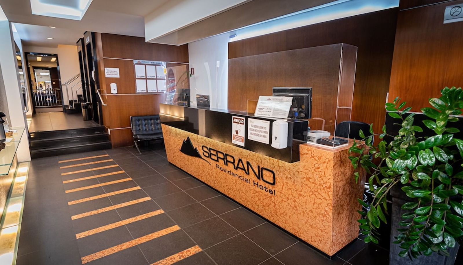 Reception - Serrano Residencial Hotel