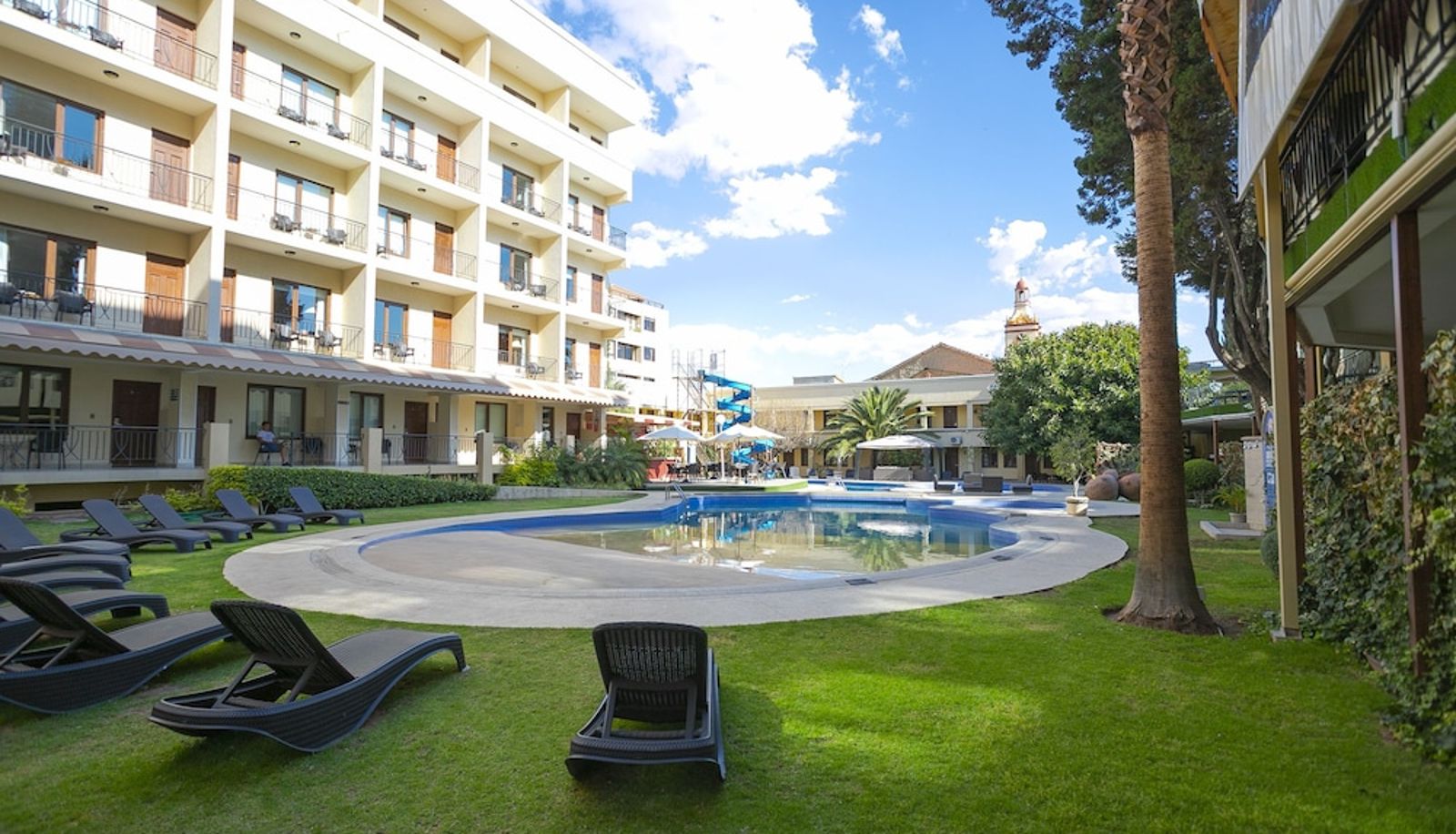Piscina - Gran Hotel Cochabamba