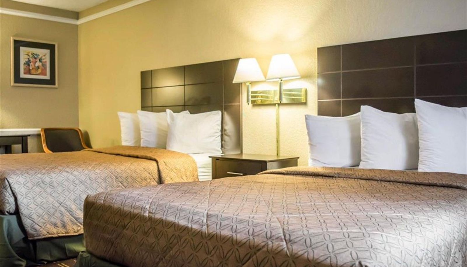 Room - Rodeway Inn Near Ybor City - Casino