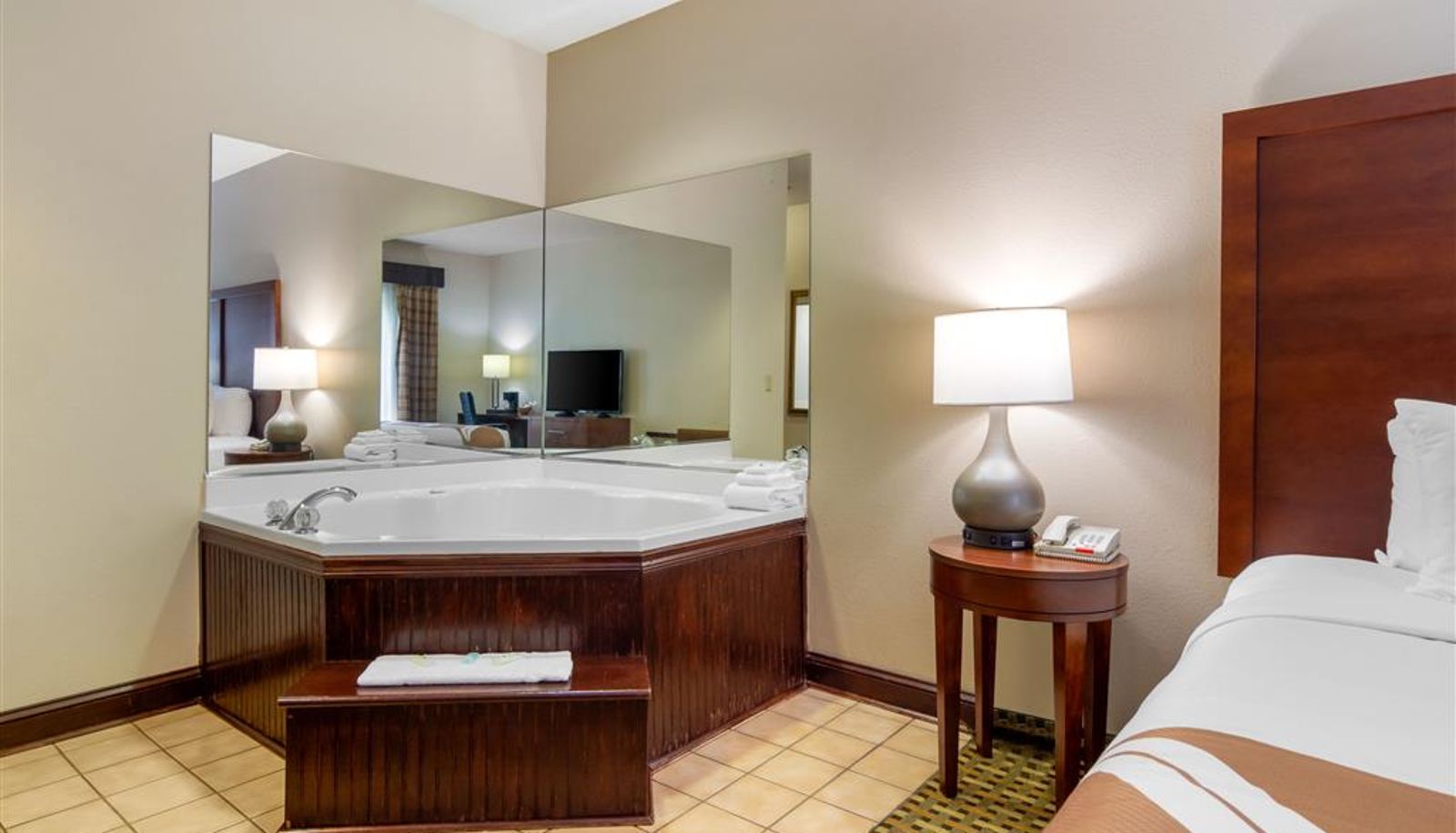 Room - Quality Inn & Suites Decatur - Atlanta East