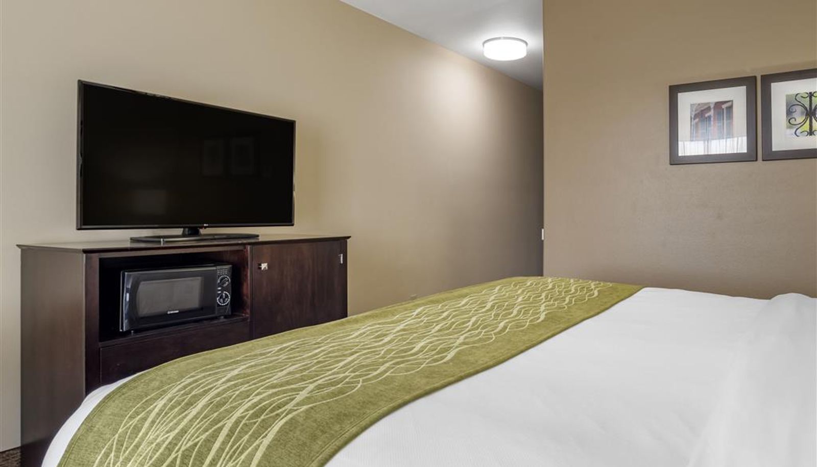 Camera - Comfort Inn & Suites Scott-West Lafayette