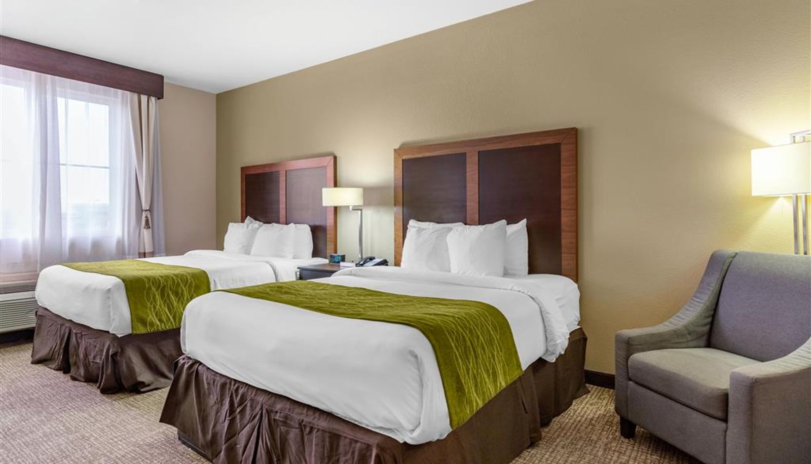 Camera - Comfort Inn & Suites Lakeside