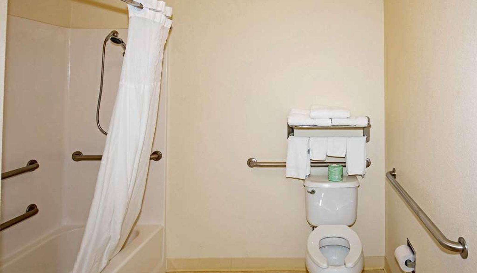 Vierbettzimmer - Rodeway Inn and Suites