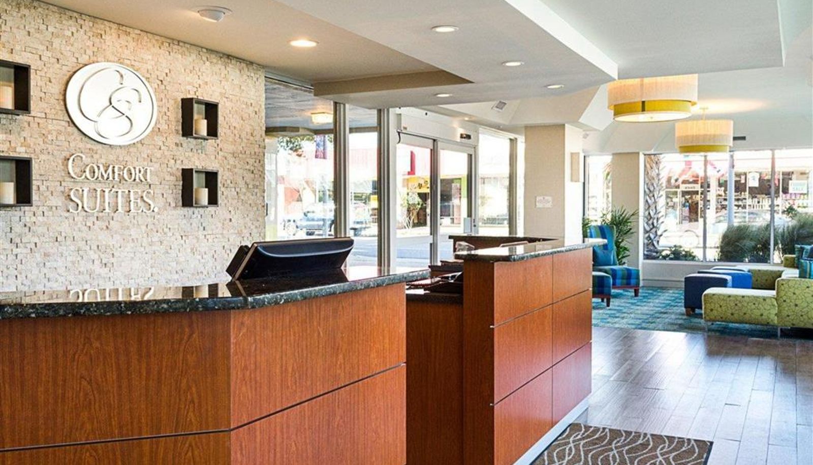 Hall - Comfort Suites Beachfront
