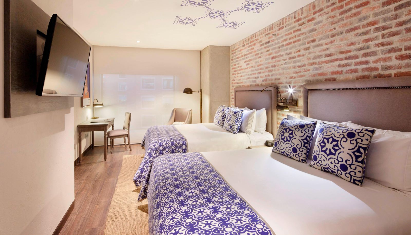 Zimmer - The Artisan D C Hotel Autograph Collection