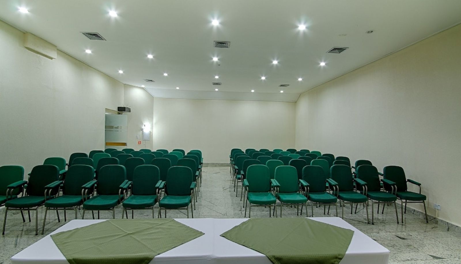 Sala de reuniones - Hotel Golden Park Curitiba by Nacional Inn