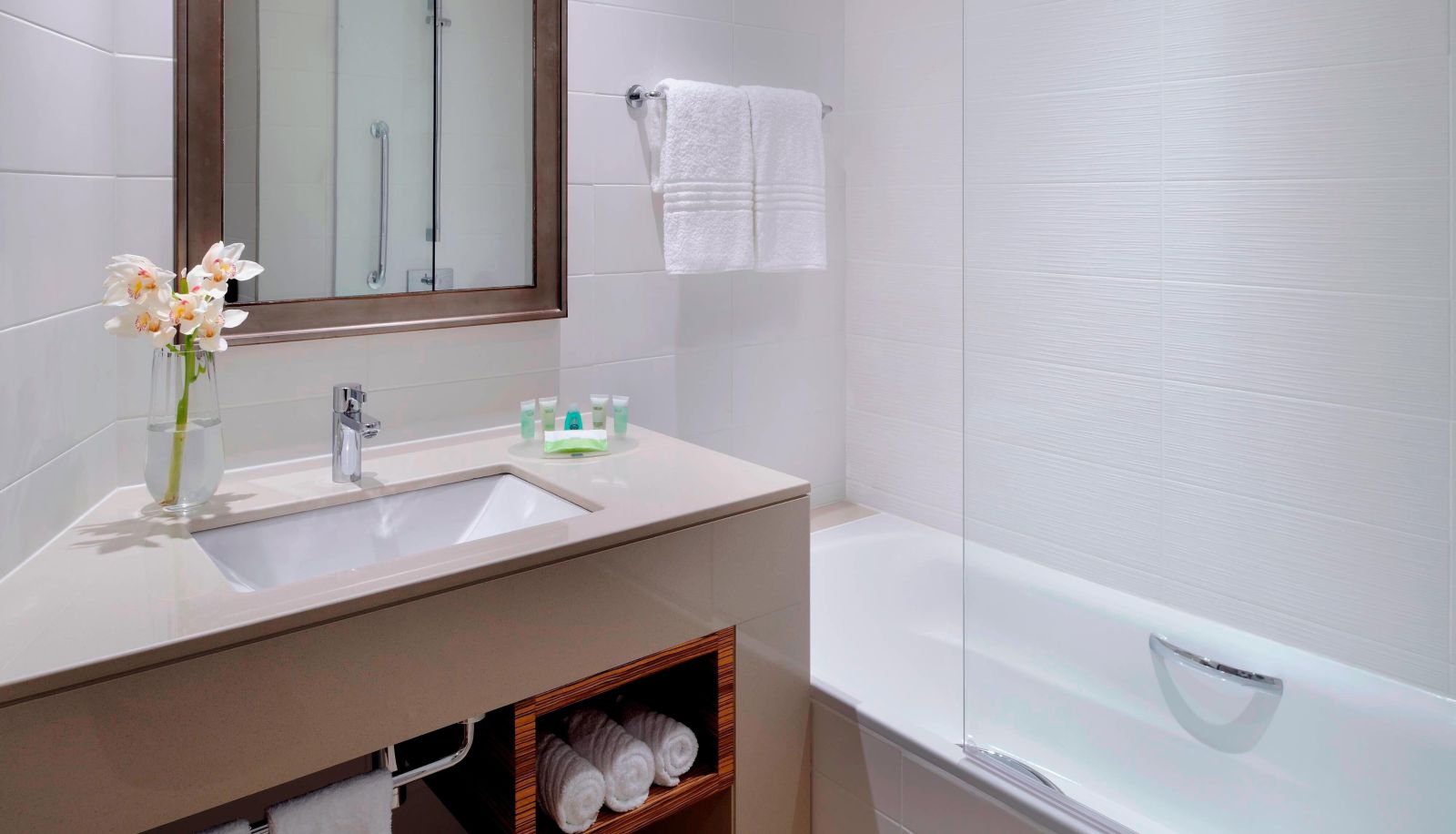 Zimmer - Courtyard by Marriott World Trade Center Abu Dhabi