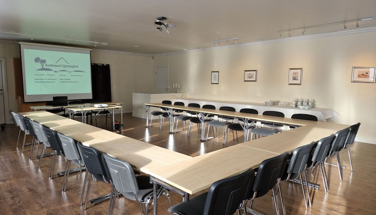 Sala de reuniones - Badeland Gjestegård